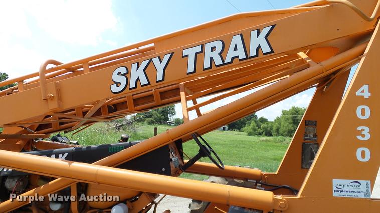 image for item DA6826 SkyTrak 4030 telehandler