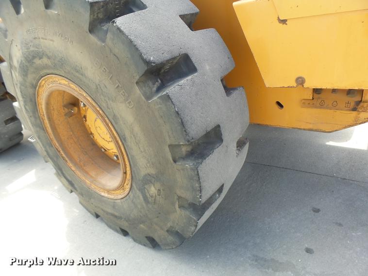 image for item DB1400 2002 Case 621D wheel loader