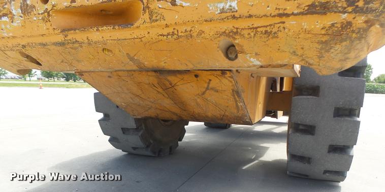 image for item DB1400 2002 Case 621D wheel loader