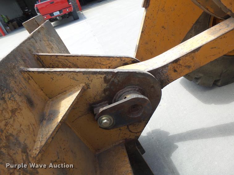 image for item DB1400 2002 Case 621D wheel loader