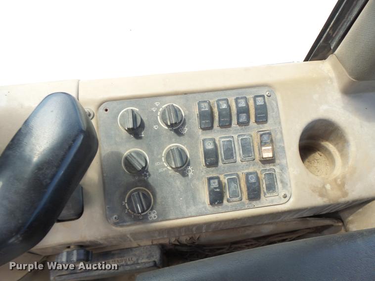 image for item DB1400 2002 Case 621D wheel loader