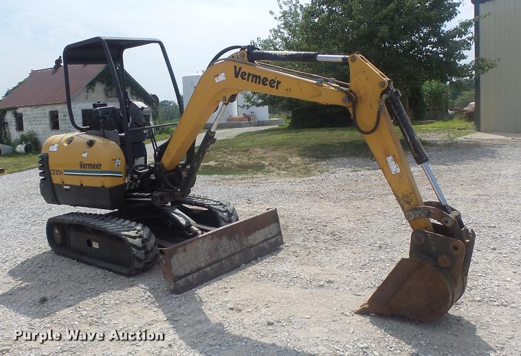 image for item DB1410 2003 Vermeer CX224 mini excavator