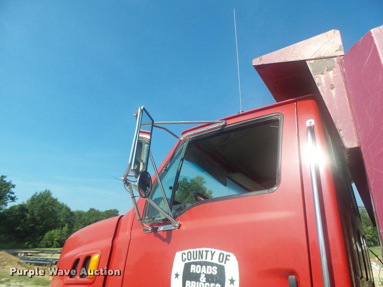 image for item DB1413 2003 Sterling L7500 dump truck