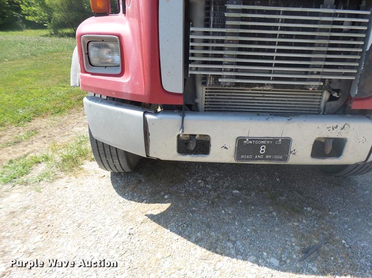 image for item DB1414 2001 Freightliner FL80 dump truck