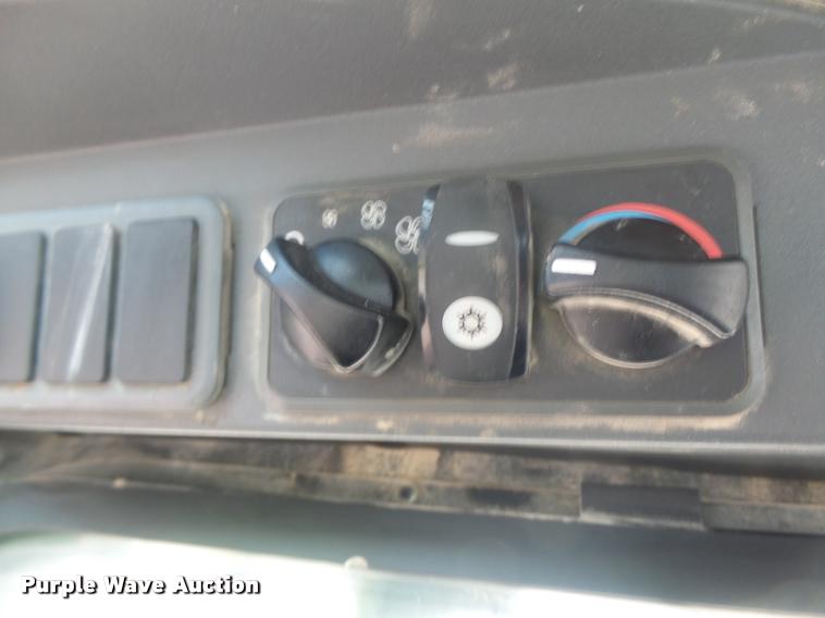 image for item DB5807 2011 Caterpillar 279C skid steer