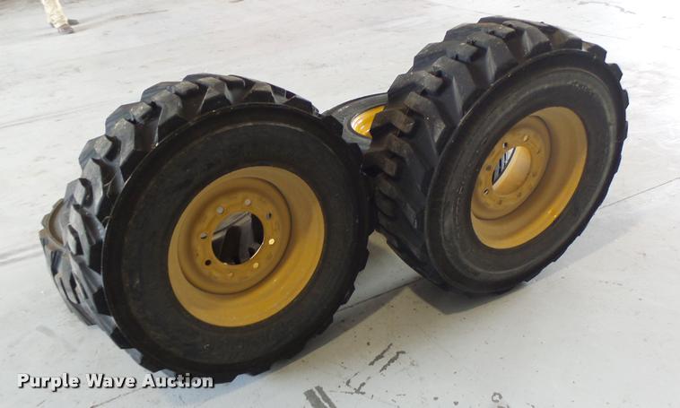 image for item DF9331 Caterpillar skid steer tires