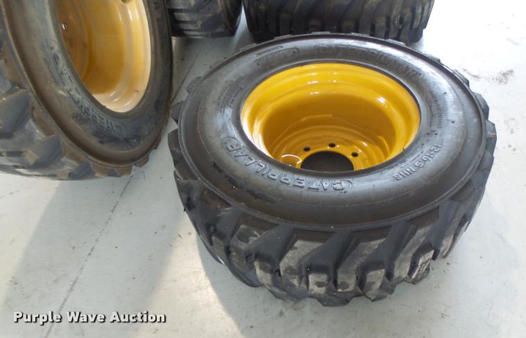 image for item DF9331 Caterpillar skid steer tires