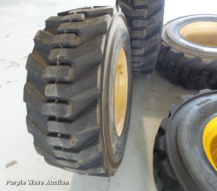 image for item DF9331 Caterpillar skid steer tires