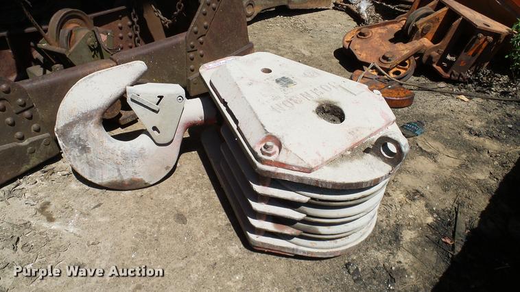 image for item DG9765 Gunnebo Johnson 700N18R snatch block