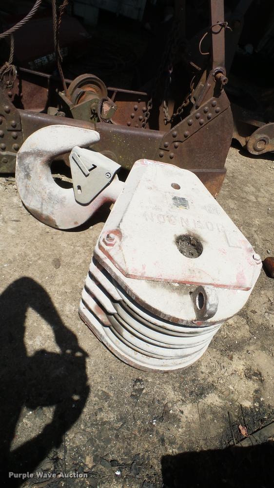 image for item DG9765 Gunnebo Johnson 700N18R snatch block