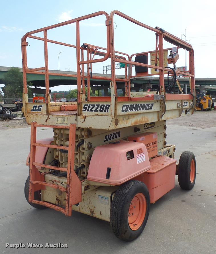 image for item DH9674 1998 JLG 3369E scissor lift