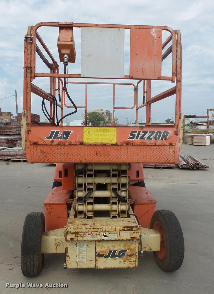 image for item DH9674 1998 JLG 3369E scissor lift