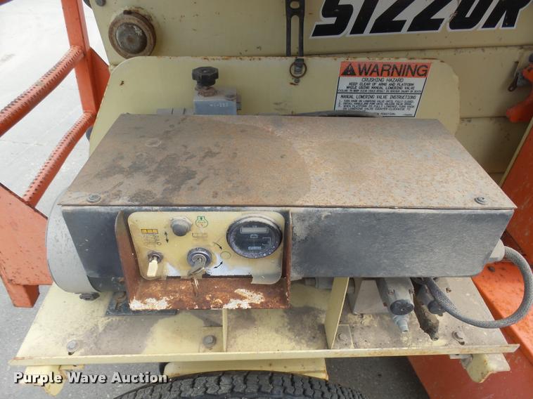 image for item DH9674 1998 JLG 3369E scissor lift