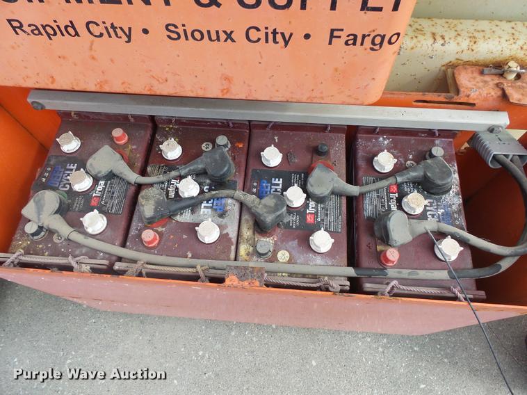 image for item DH9674 1998 JLG 3369E scissor lift