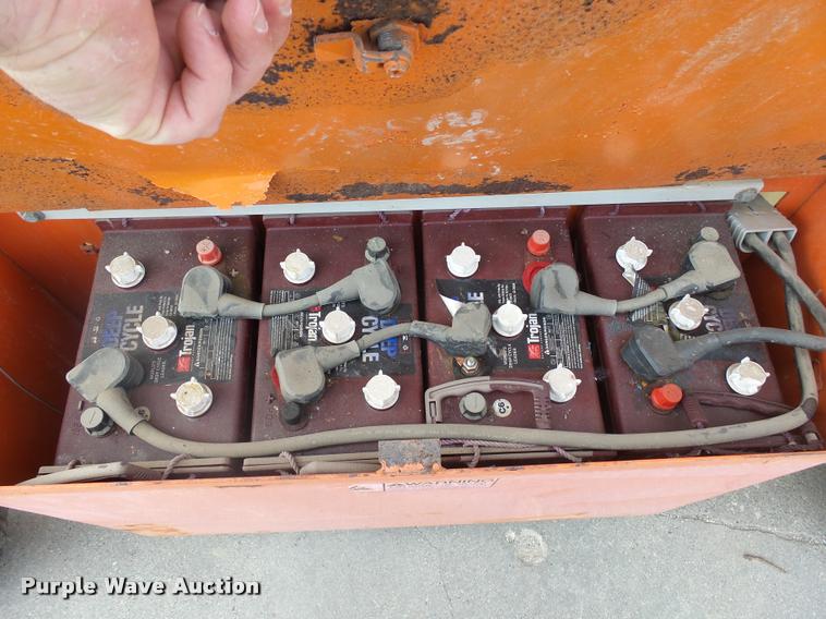 image for item DH9674 1998 JLG 3369E scissor lift