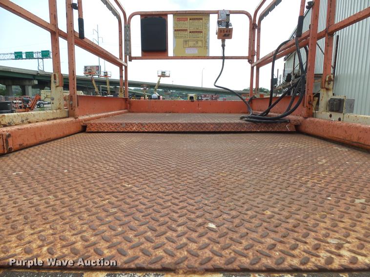 image for item DH9674 1998 JLG 3369E scissor lift
