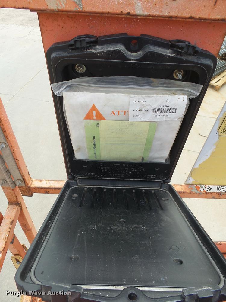 image for item DH9674 1998 JLG 3369E scissor lift