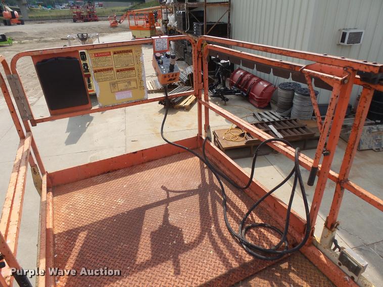 image for item DH9674 1998 JLG 3369E scissor lift