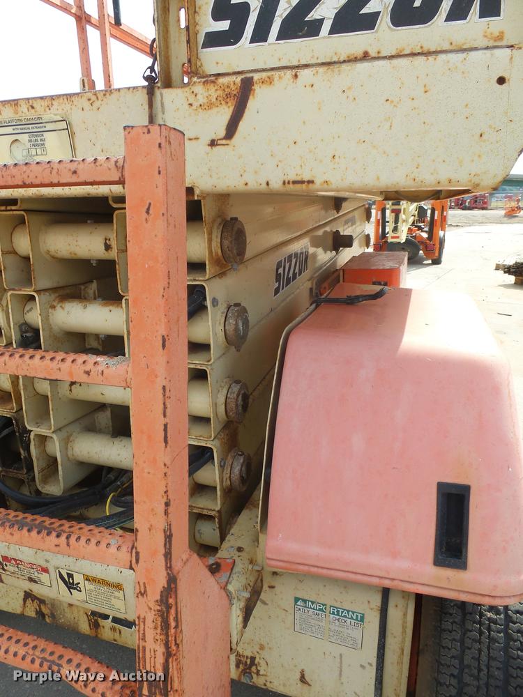 image for item DH9674 1998 JLG 3369E scissor lift