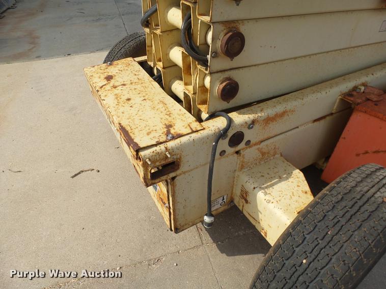 image for item DH9674 1998 JLG 3369E scissor lift