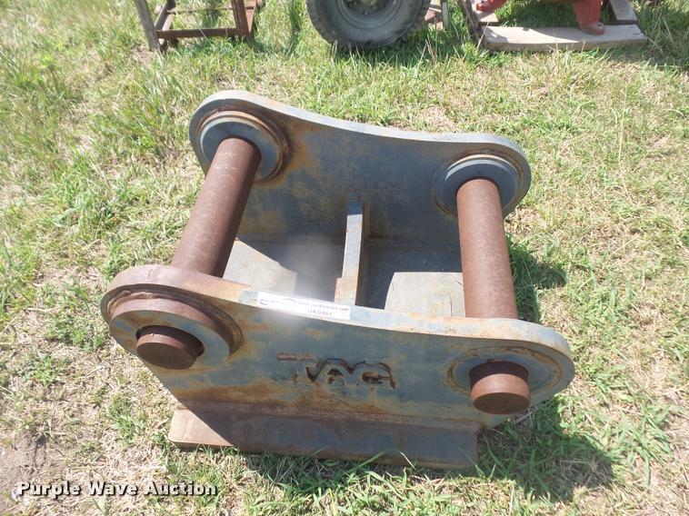 TAG excavator mounting plate in Tecumseh, KS Item DK9461 sold