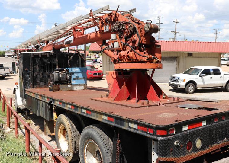 image for item DK9567 1993 Freightliner FL80 crane truck