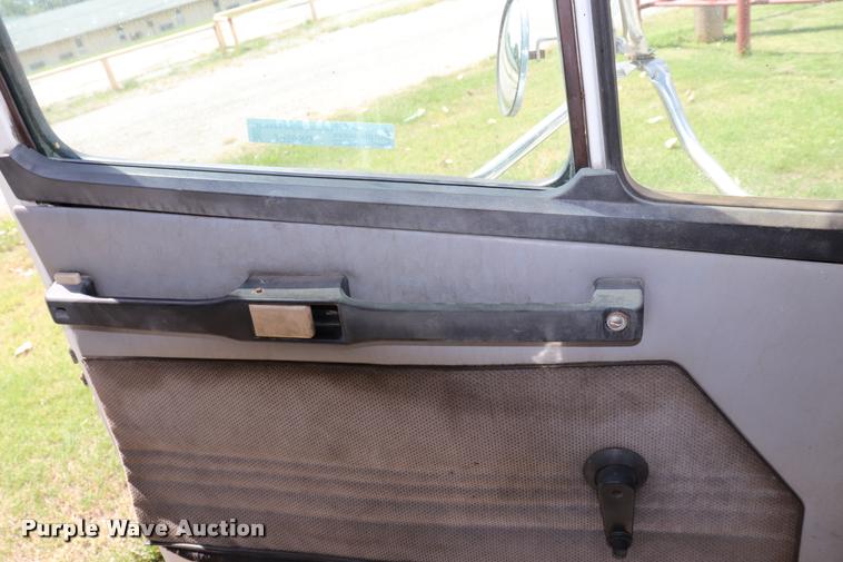 image for item DK9567 1993 Freightliner FL80 crane truck