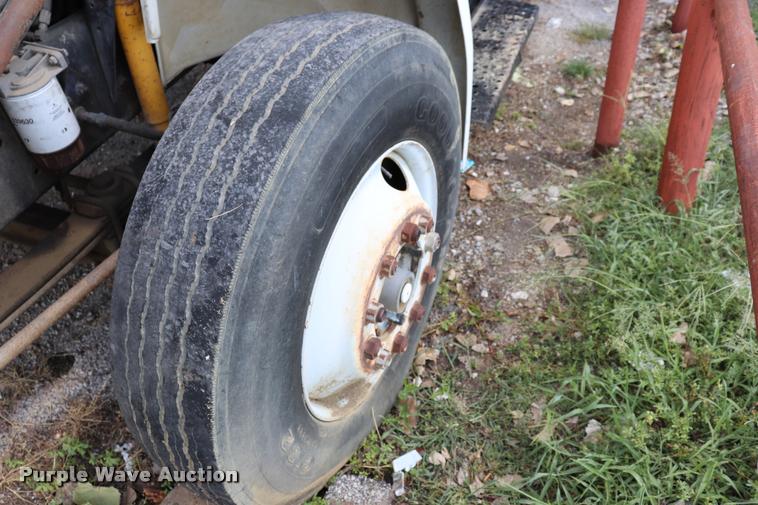 image for item DK9567 1993 Freightliner FL80 crane truck