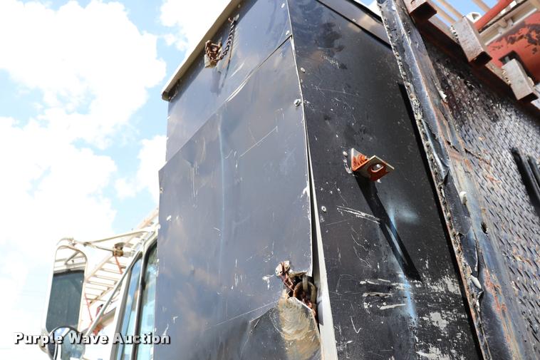 image for item DK9567 1993 Freightliner FL80 crane truck