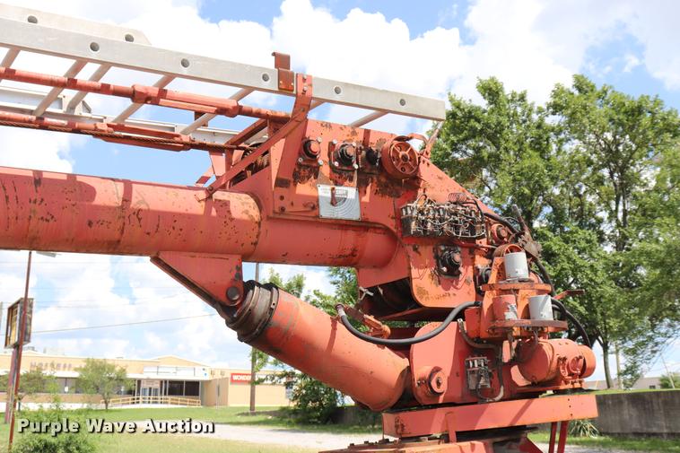 image for item DK9567 1993 Freightliner FL80 crane truck