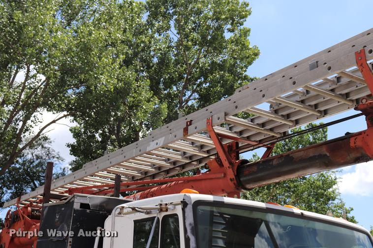 image for item DK9567 1993 Freightliner FL80 crane truck