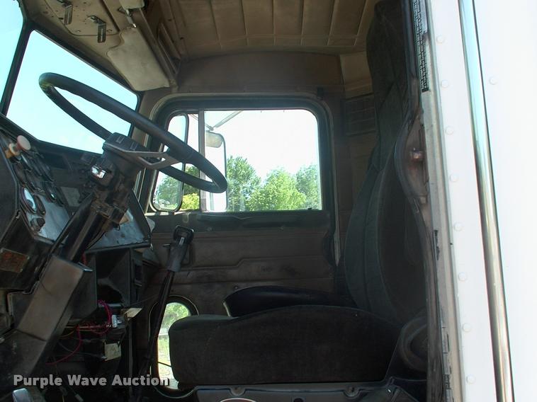 image for item DK9594 1990 Peterbilt dump truck