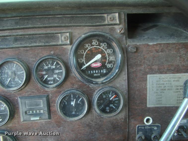 image for item DK9594 1990 Peterbilt dump truck