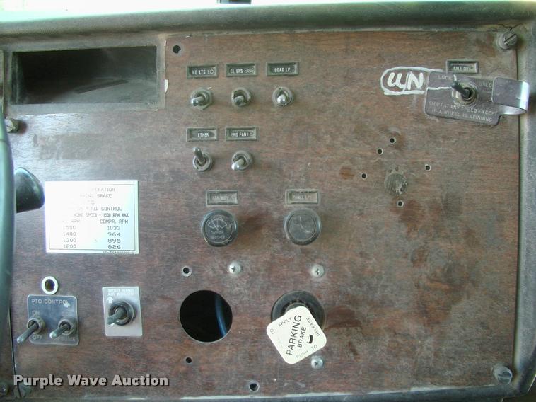 image for item DK9594 1990 Peterbilt dump truck