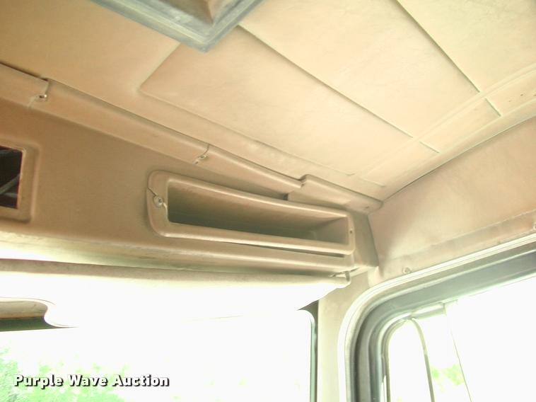 image for item DK9594 1990 Peterbilt dump truck