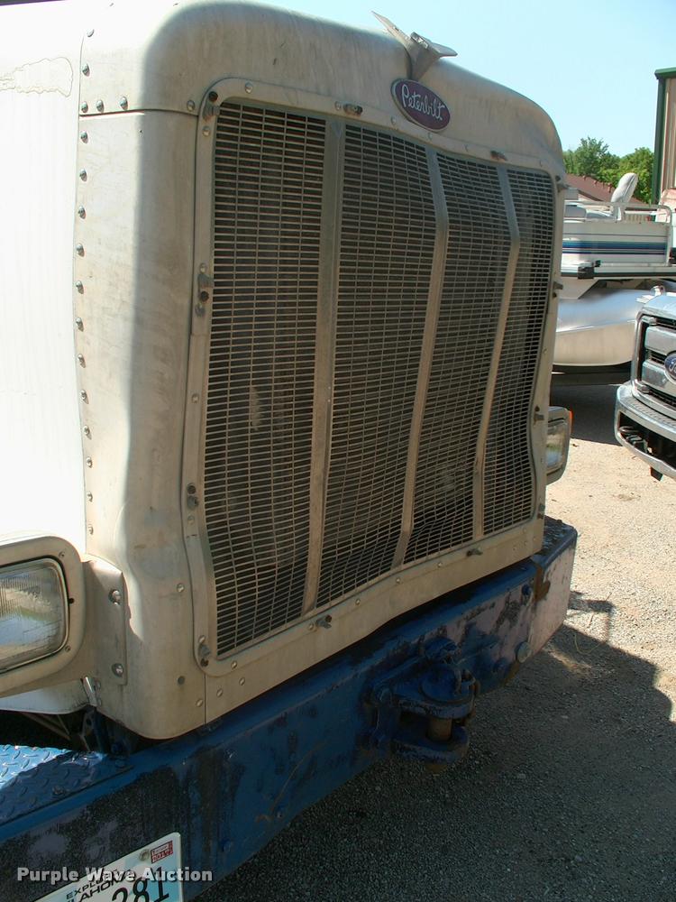 image for item DK9594 1990 Peterbilt dump truck