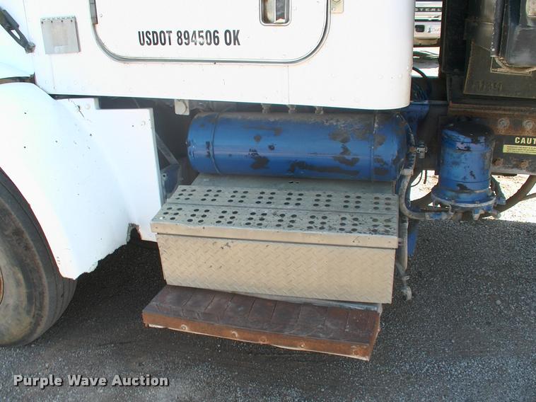 image for item DK9594 1990 Peterbilt dump truck