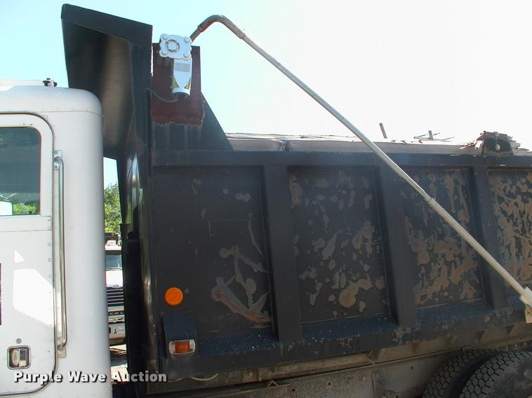 image for item DK9594 1990 Peterbilt dump truck