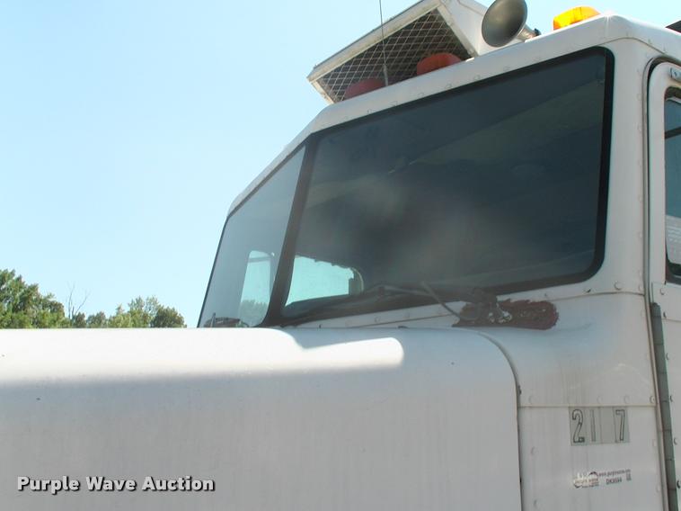 image for item DK9594 1990 Peterbilt dump truck