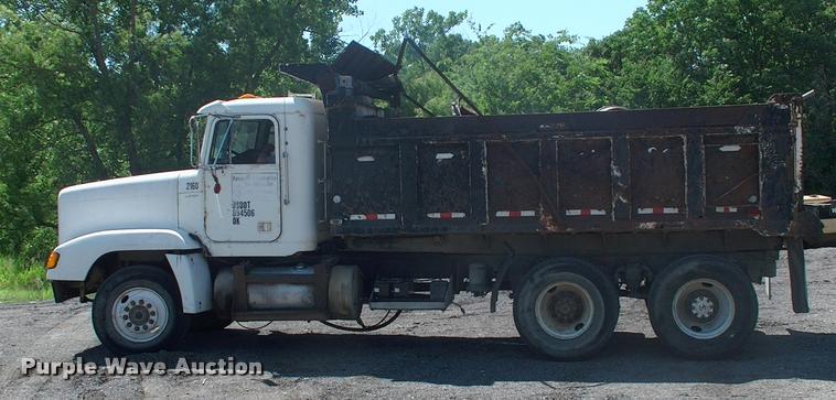 image for item DK9595 1989 Freightliner FLD dump truck