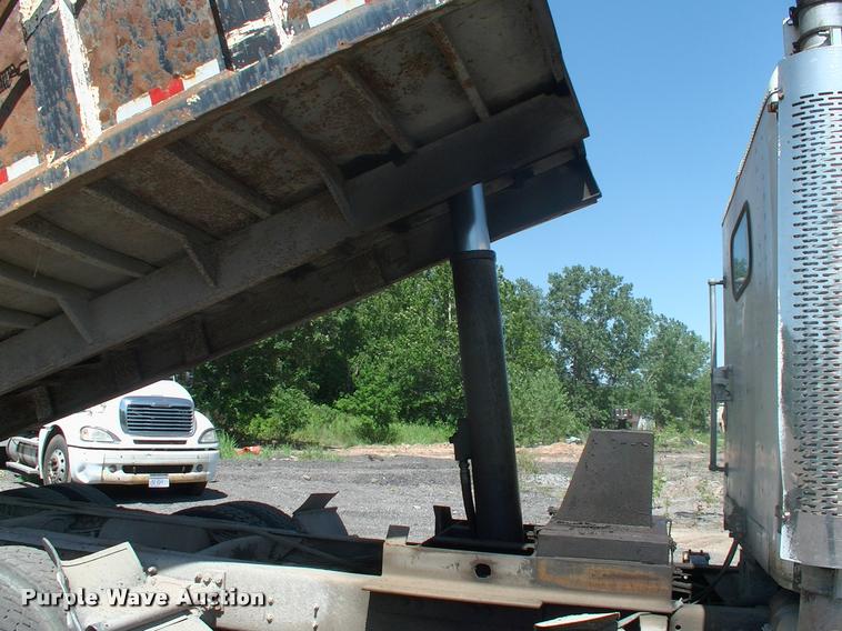 image for item DK9595 1989 Freightliner FLD dump truck