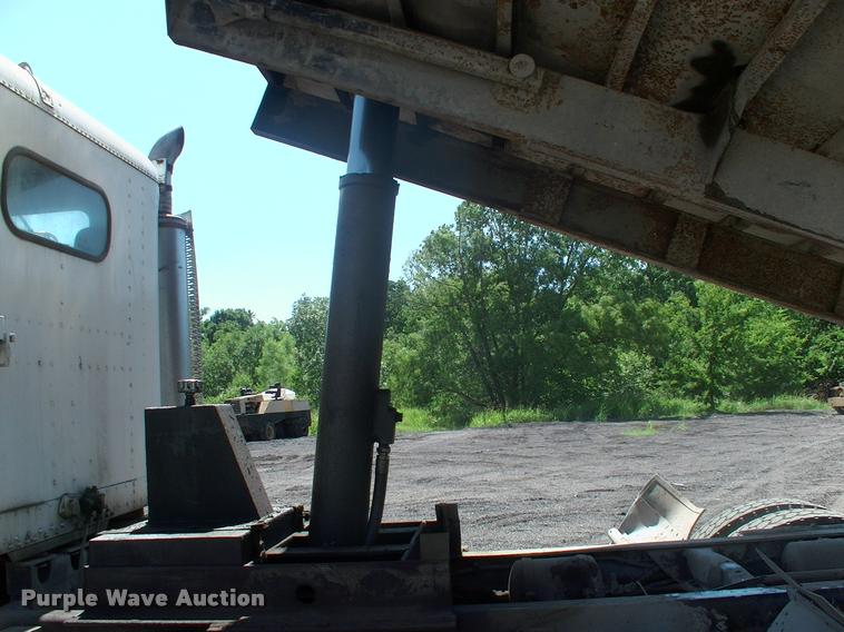 image for item DK9595 1989 Freightliner FLD dump truck