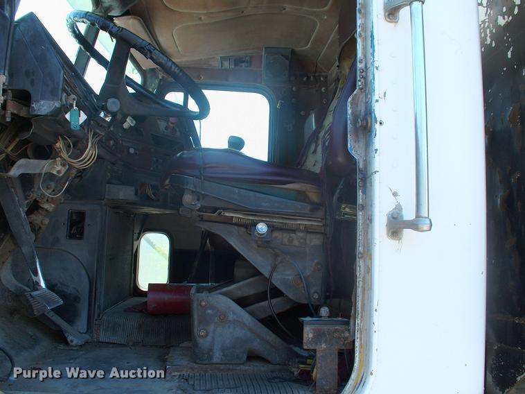 image for item DK9595 1989 Freightliner FLD dump truck