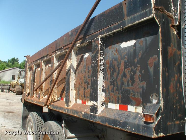 image for item DK9595 1989 Freightliner FLD dump truck