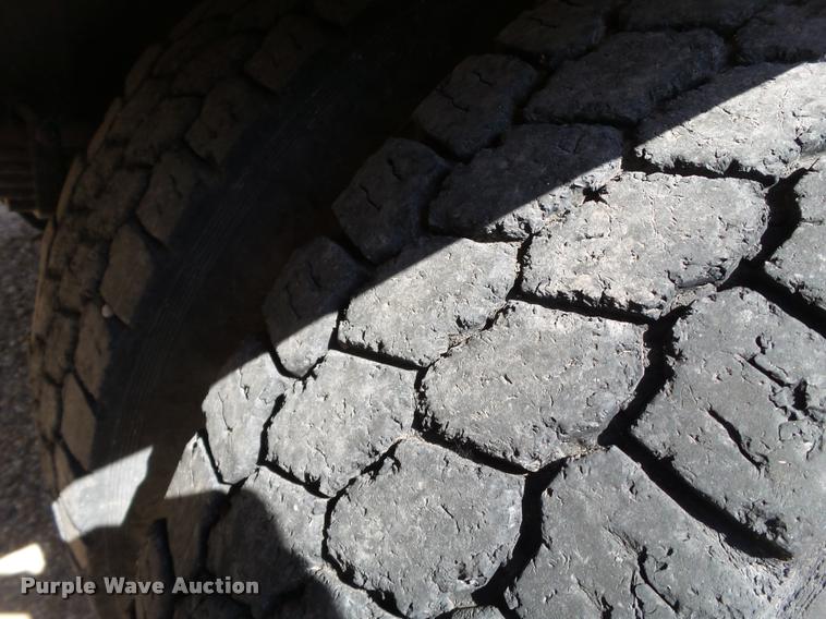 image for item DL9097 2013 International DuraStar 4300 flatbed truck