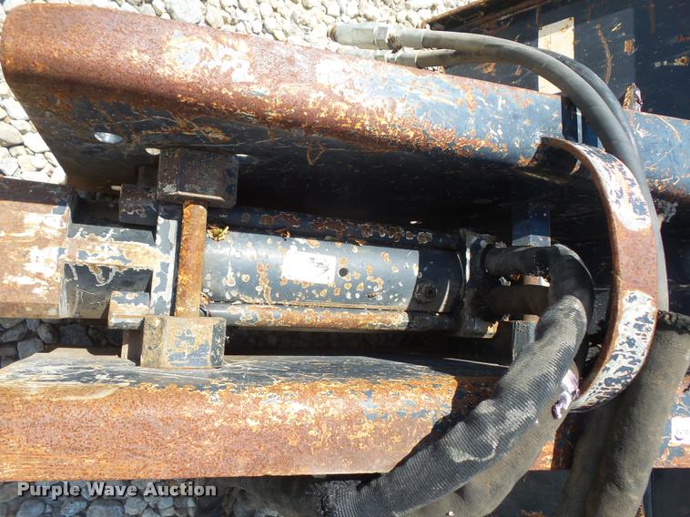 image for item DL9568 Hydraulic skid steer breaker