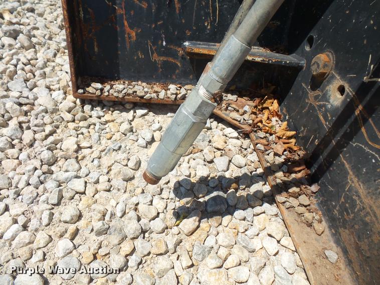 image for item DL9568 Hydraulic skid steer breaker