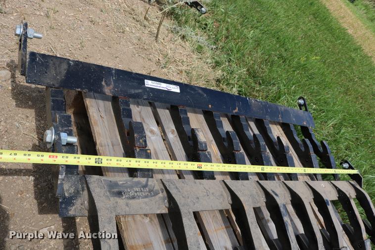 image for item DM9379 (2) bolt-on cutting edges