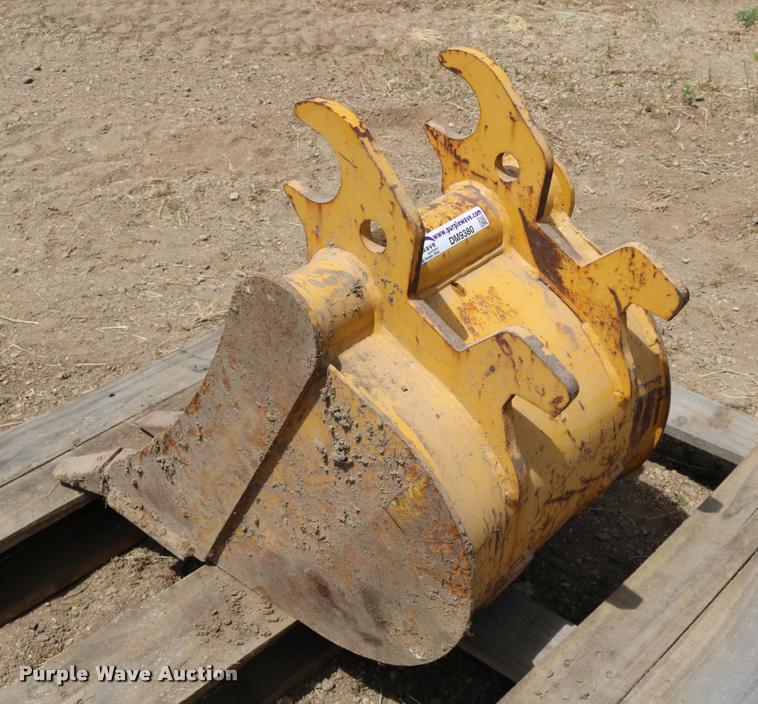 image for item DM9380 John Deere bucket