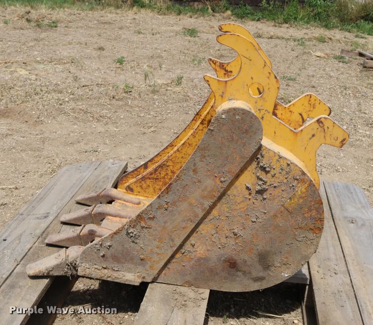 image for item DM9380 John Deere bucket